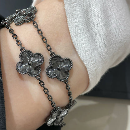 [RAFFINE]CLOVER 5 MOTIF BLACK BRACELET