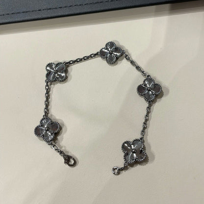 [RAFFINE]CLOVER 5 MOTIF BLACK BRACELET