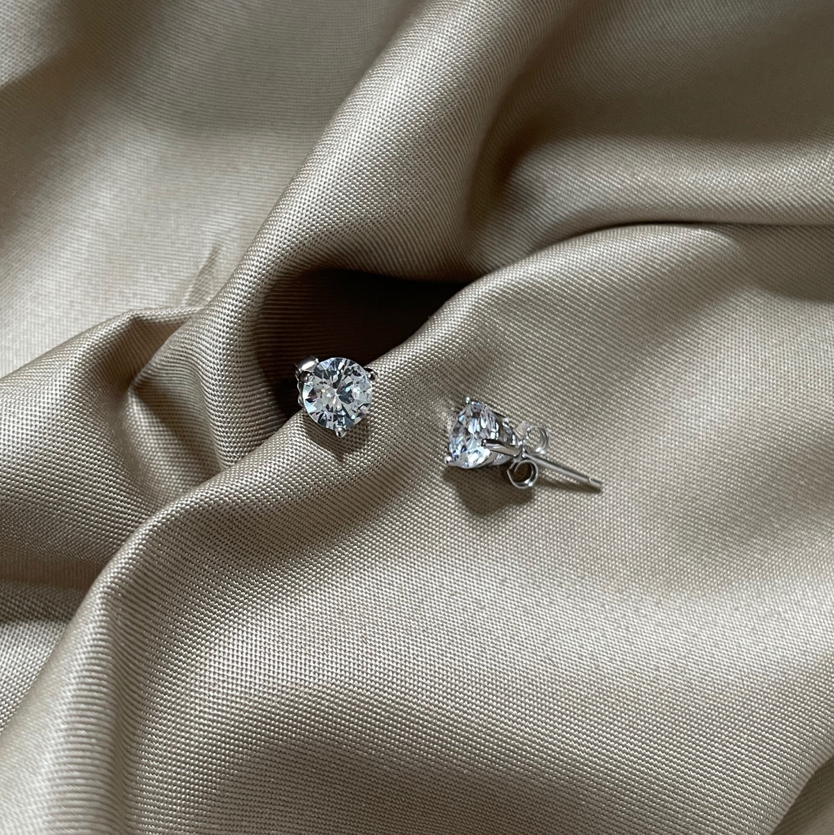 [RAFFINE]Dainty Round Shape Earrings