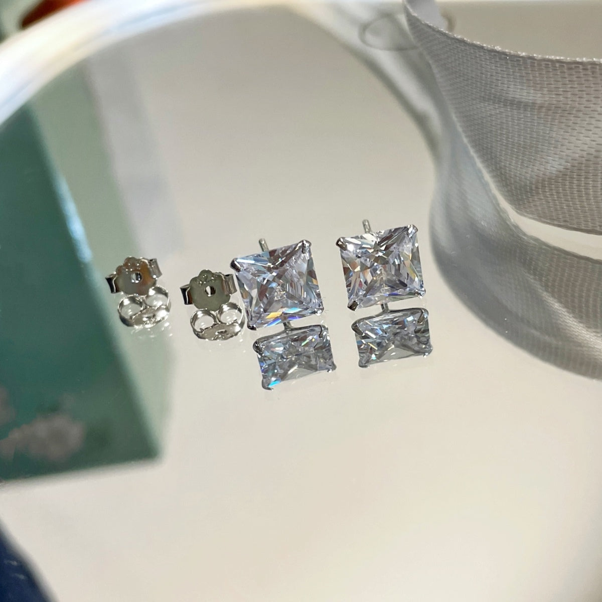 [RAFFINE]Ornate Square Shape Earrings