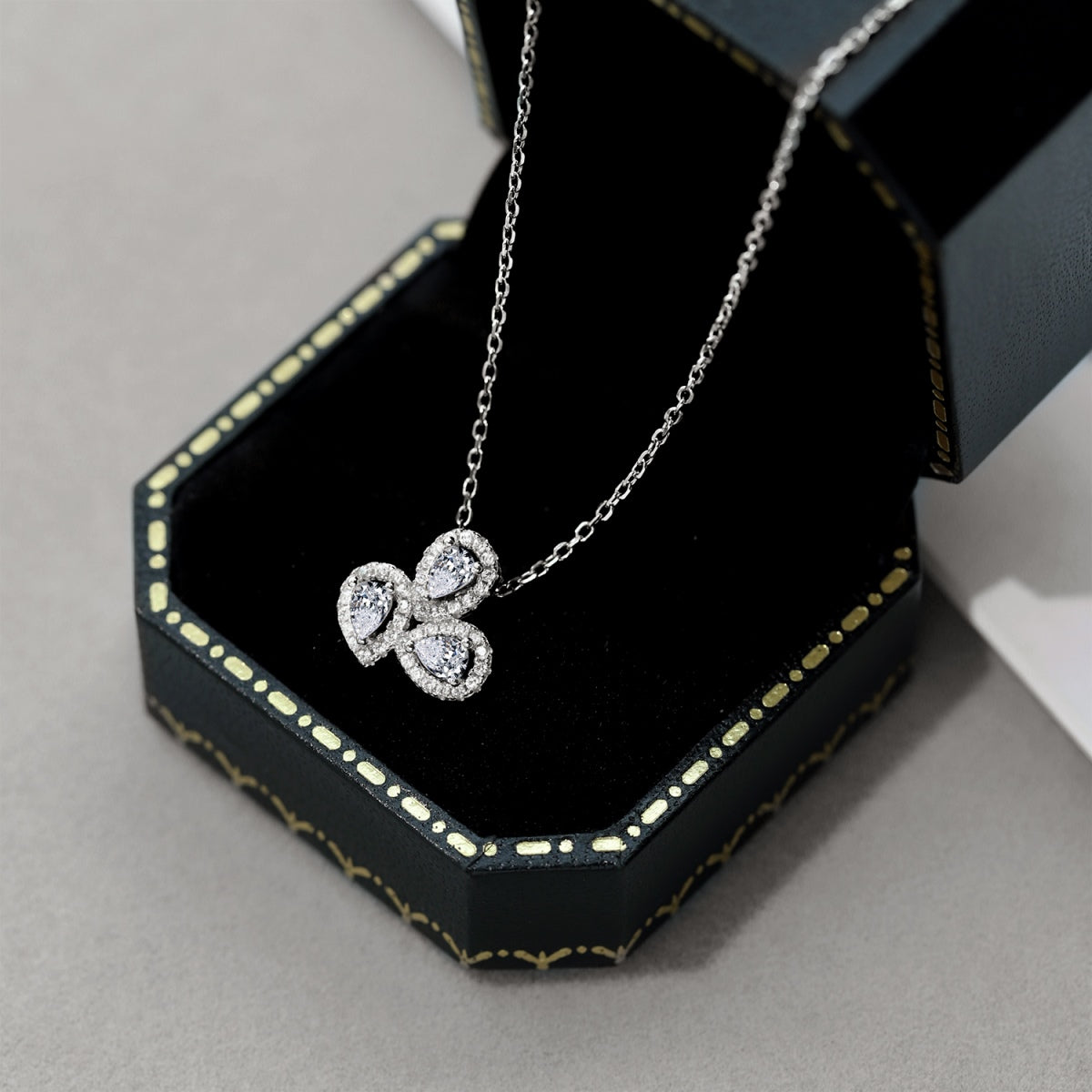 [RAFFINE]Elegant Flower Shape Pear Cut Necklace