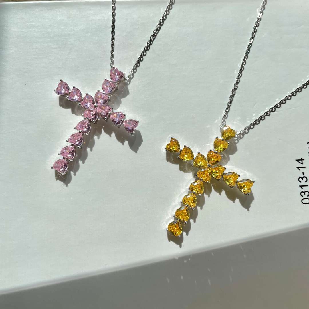 [RAFFINE]Radiant Cross Shape Necklace
