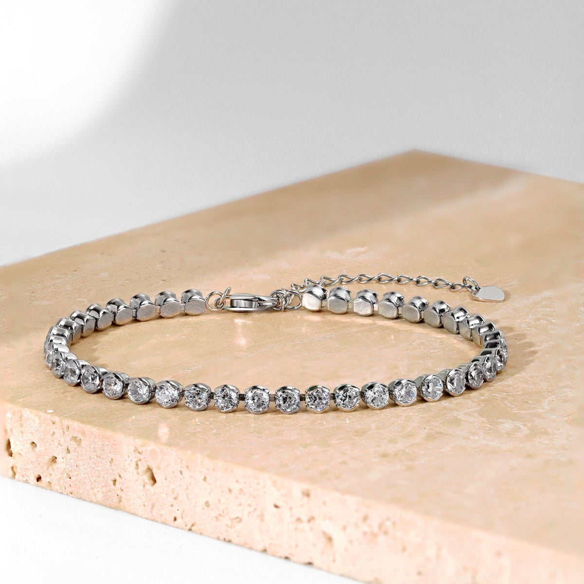 [RAFFINE]Ornate  Sparkling Round Cut Daily Bracelet