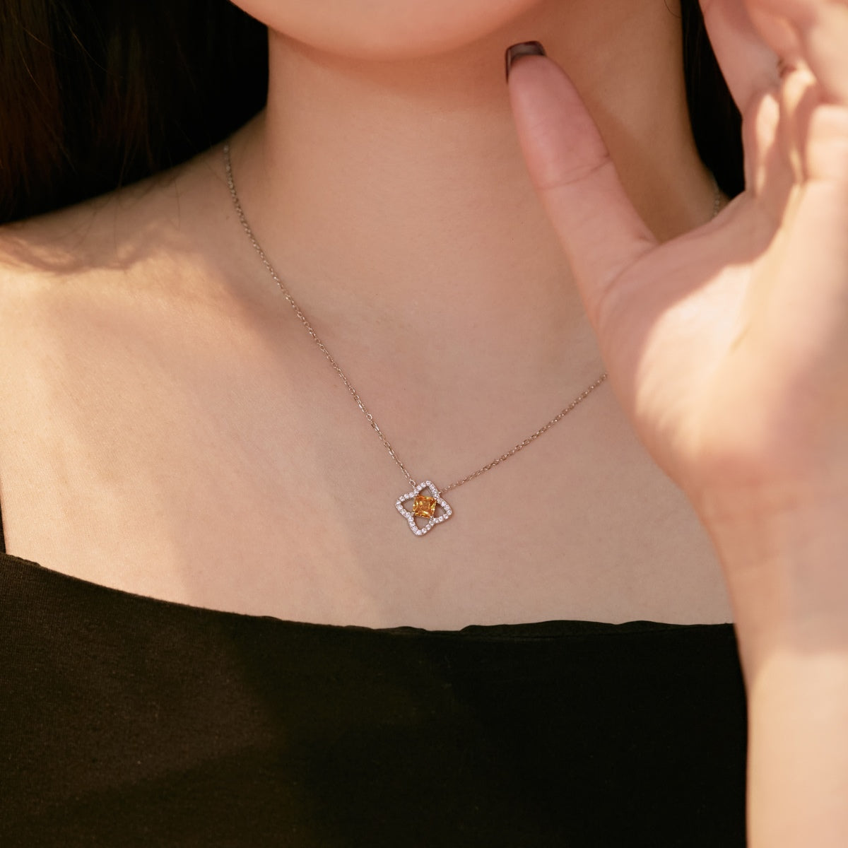 [RAFFINE]Exquisite Flower Shape Princess Cut Necklace