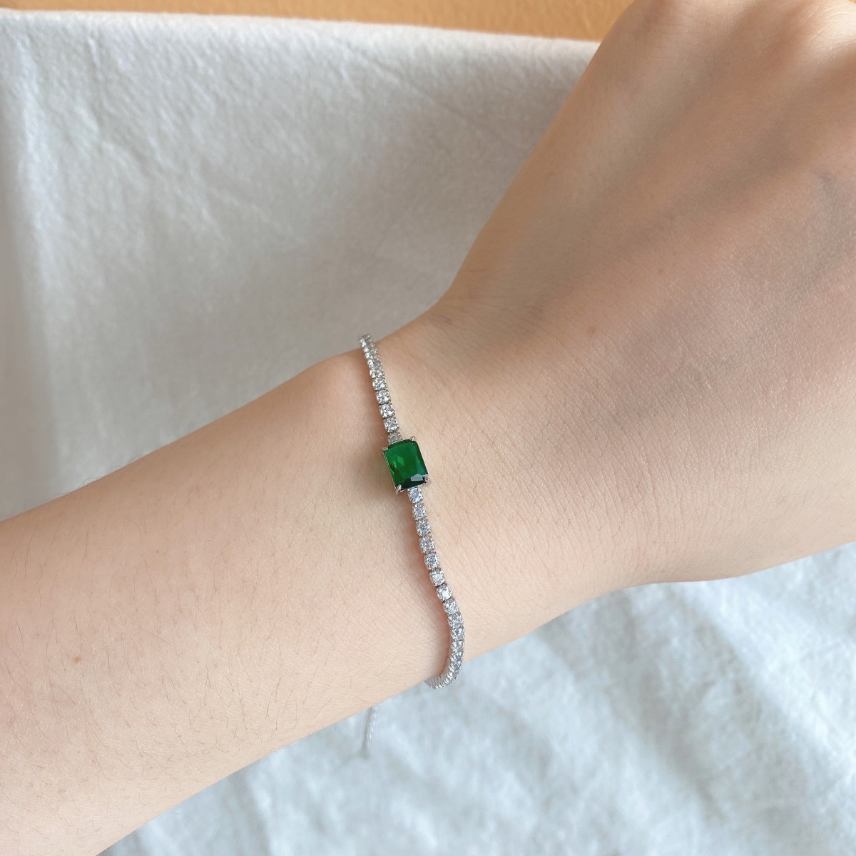 [RAFFINE]1.0 Carat Unique Emerald Cut Banquet Bracelet