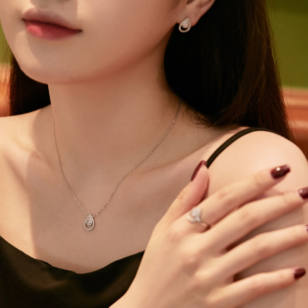 [RAFFINE]Sparkling Delicate Water Drop Shape Daily Earrings