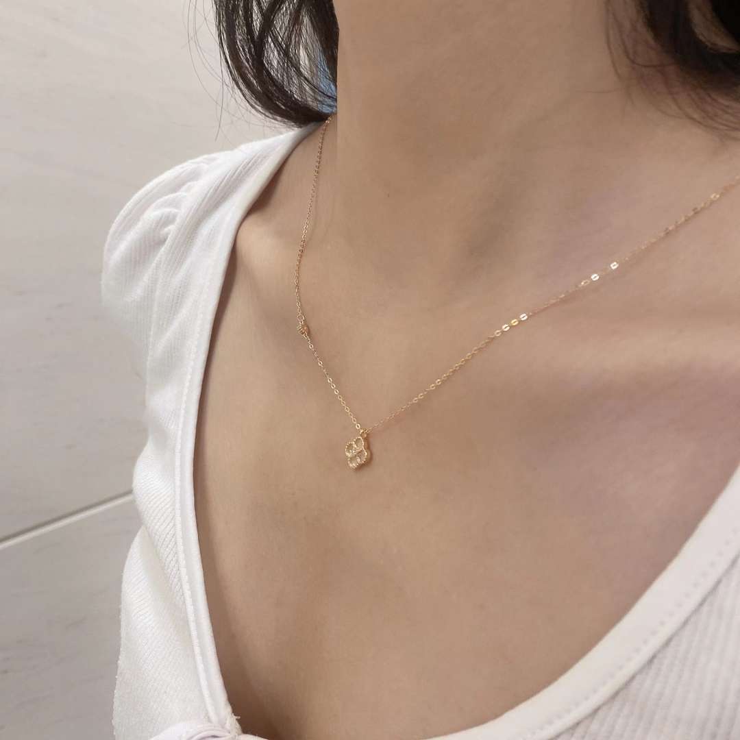 [RAFFINE]Delicate Flower Shape Necklace
