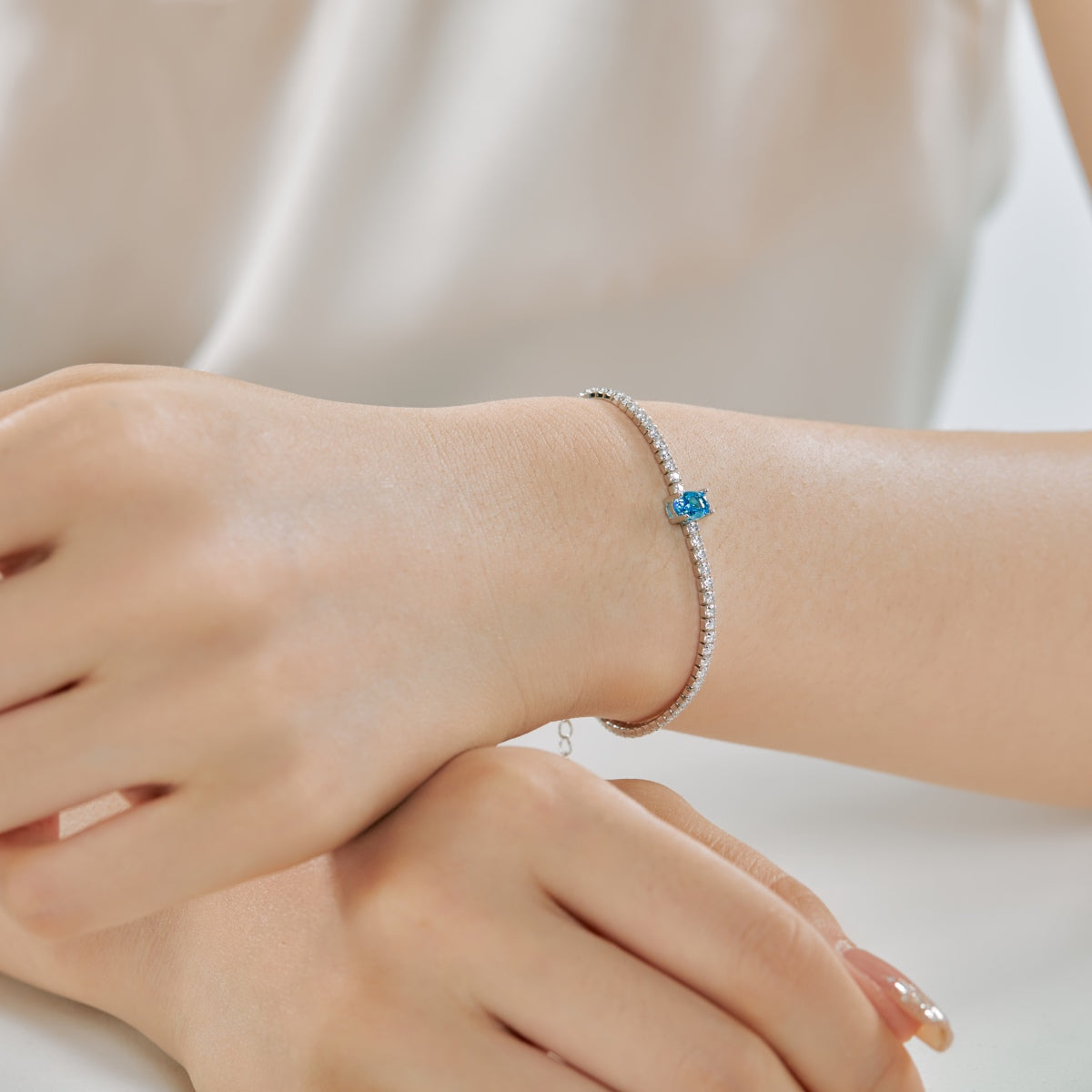 [RAFFINE]0.75 Carat Exquisite Oval Cut Daily Bracelet