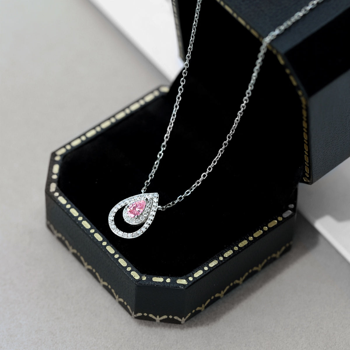 [RAFFINE]Sparkling Pear Cut Necklace