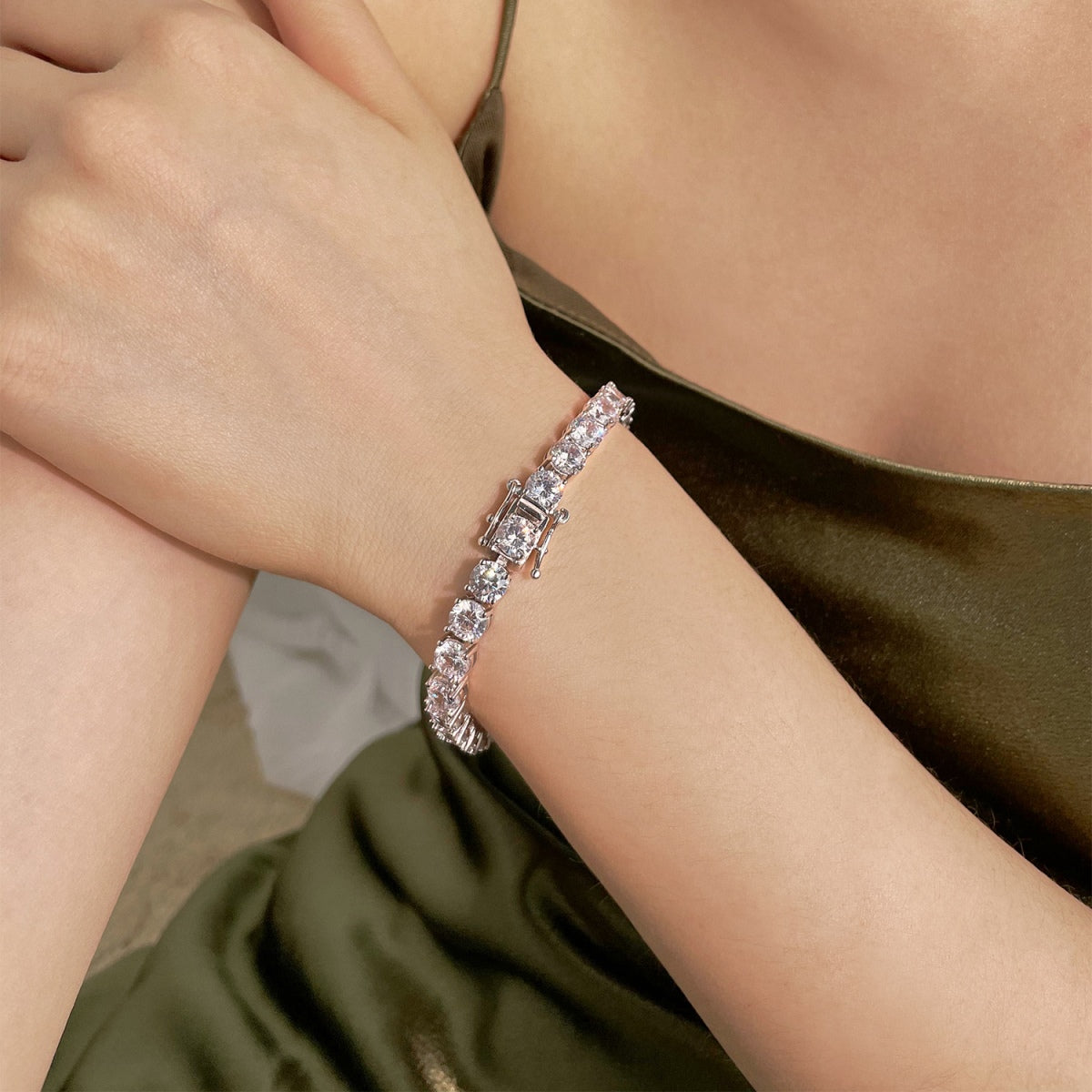 [RAFFINE]0.75 Carat Dazzling Round Cut Wedding Bracelet
