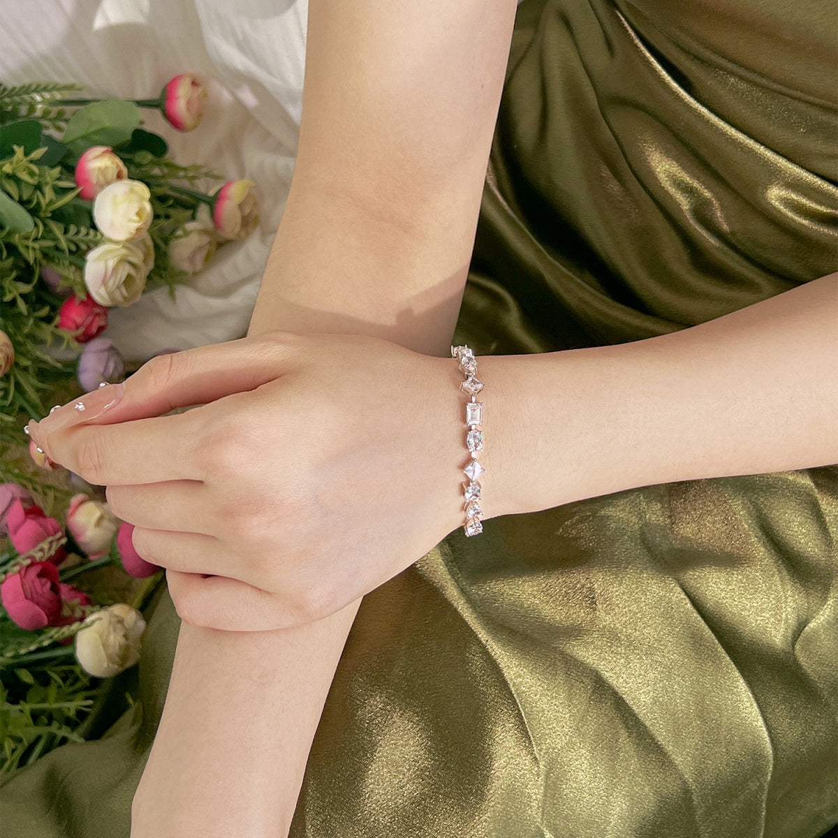 [RAFFINE]Unique Exquisite Multi Cut Daily Bracelet