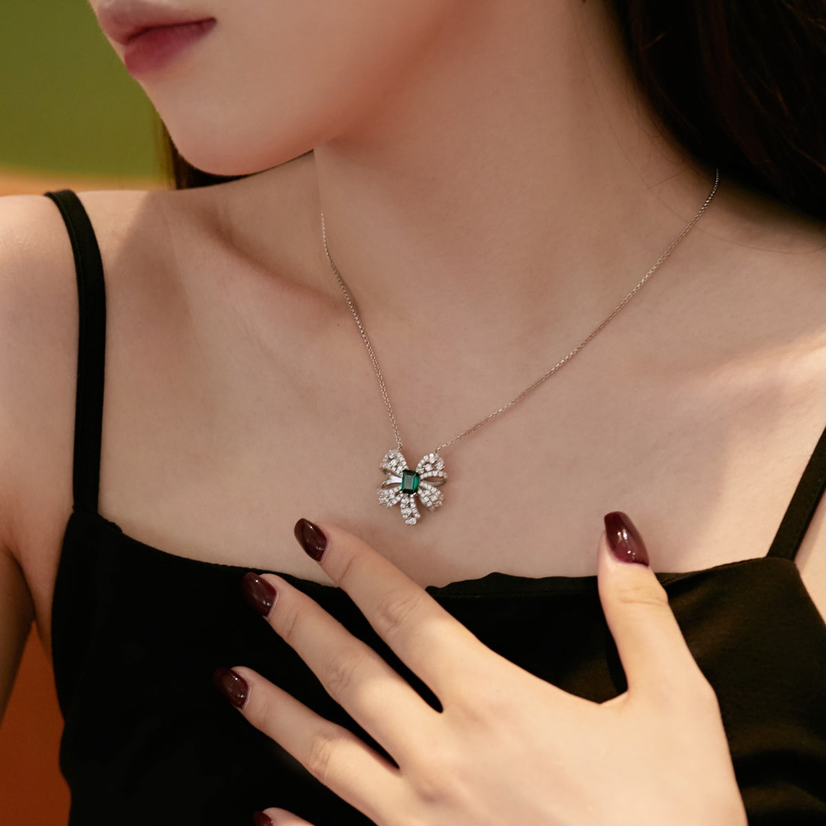 [RAFFINE]Luxurious Flower Shape Emerald Cut Necklace