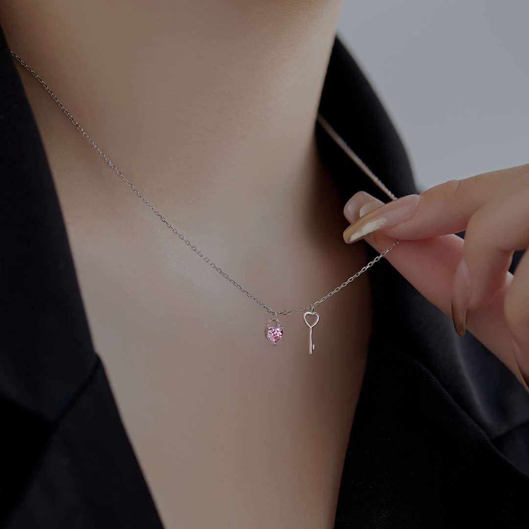 [RAFFINE]Unique Heart Shape Key Pendent Necklace