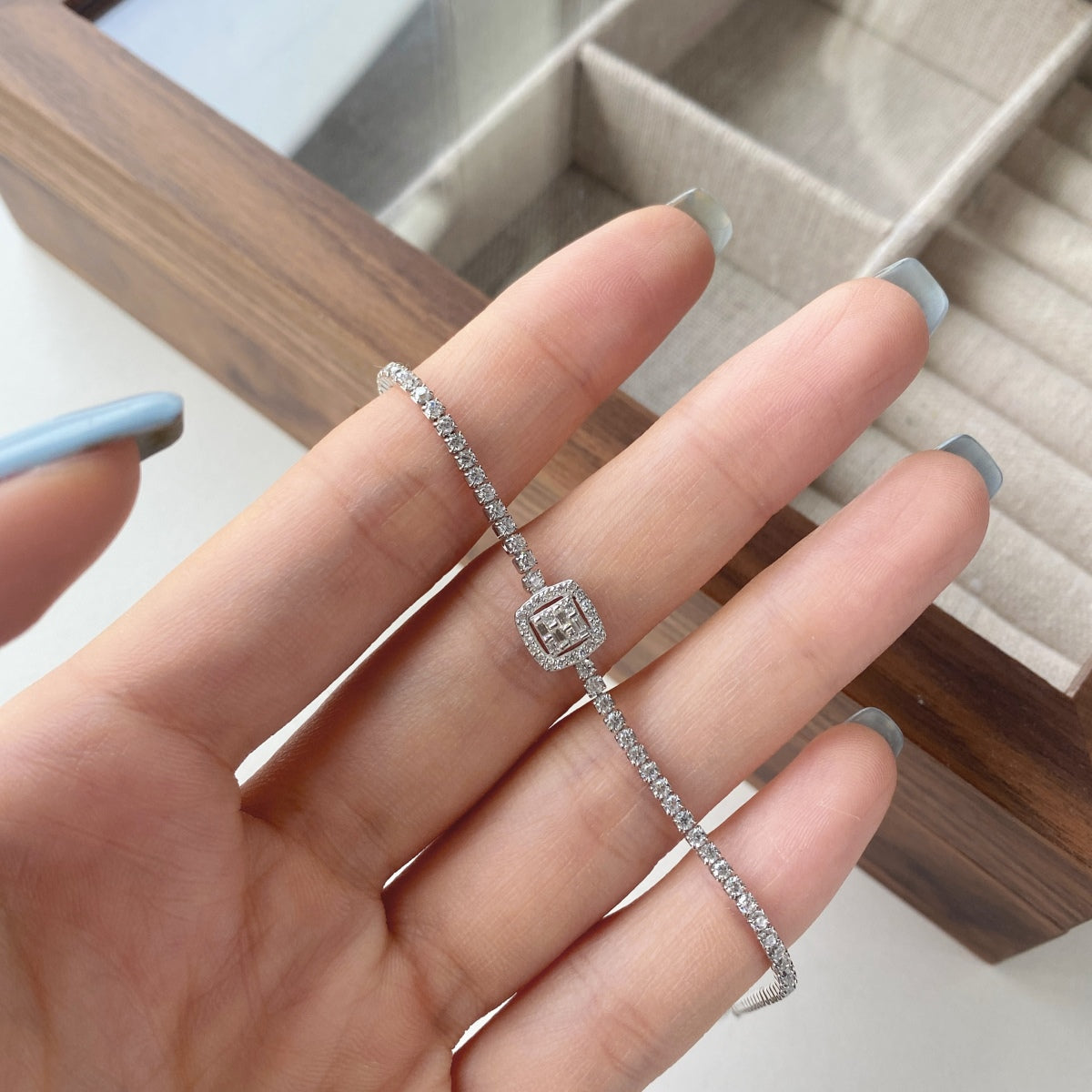 [RAFFINE]Luxurious Dazzling Square Shape Banquet Bracelet