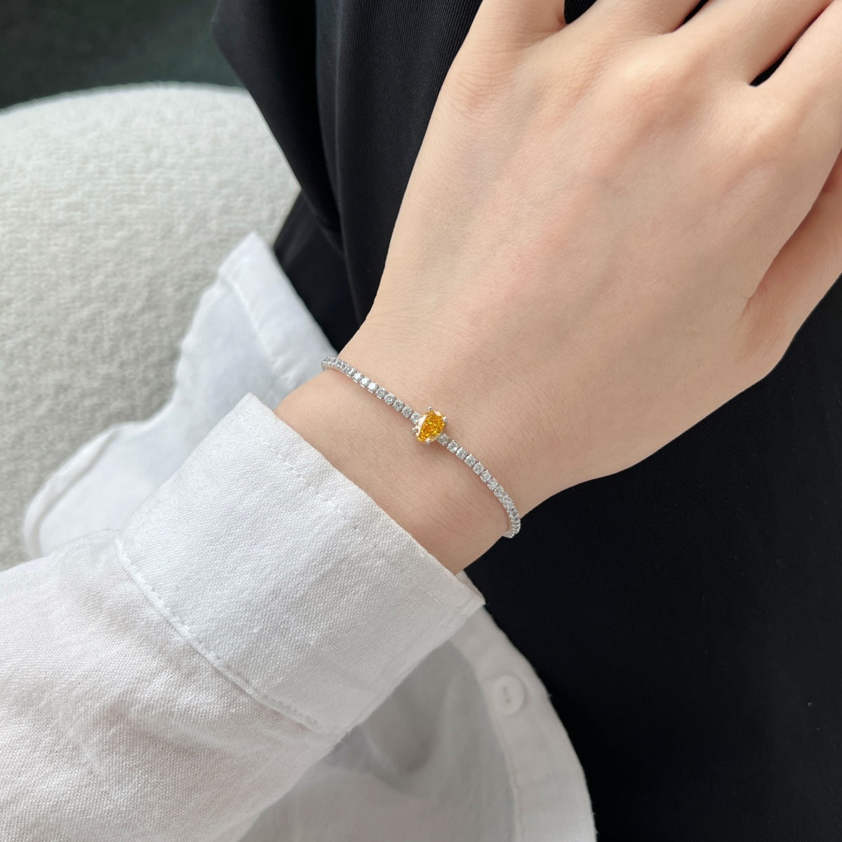 [RAFFINE]0.75 Carat Exquisite Oval Cut Daily Bracelet