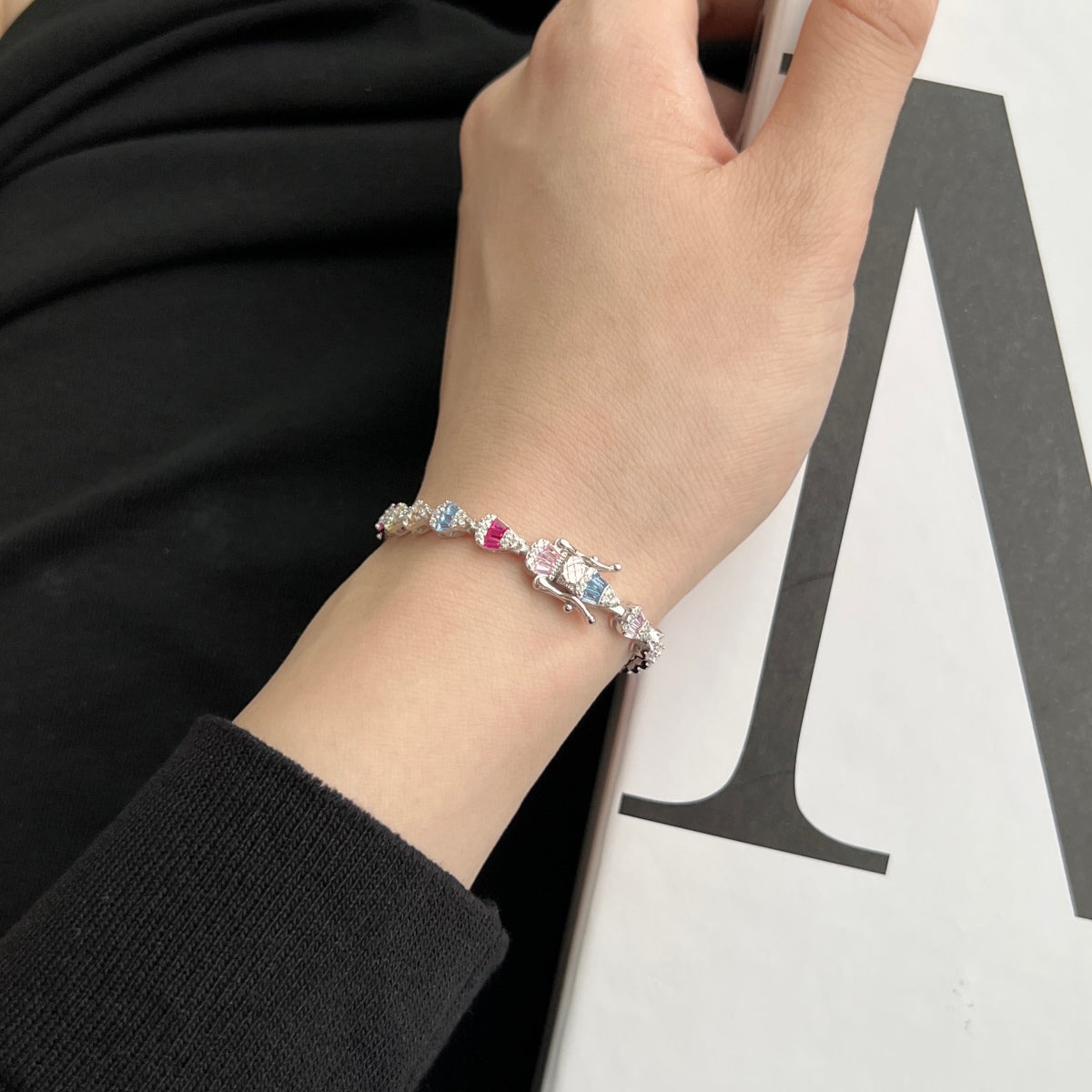 [RAFFINE]Radiant Water Drop Shape Daily Bracelet