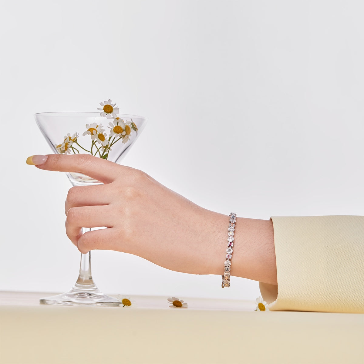 [RAFFINE]Dazzling Radiant Multi Cut Daily Bracelet
