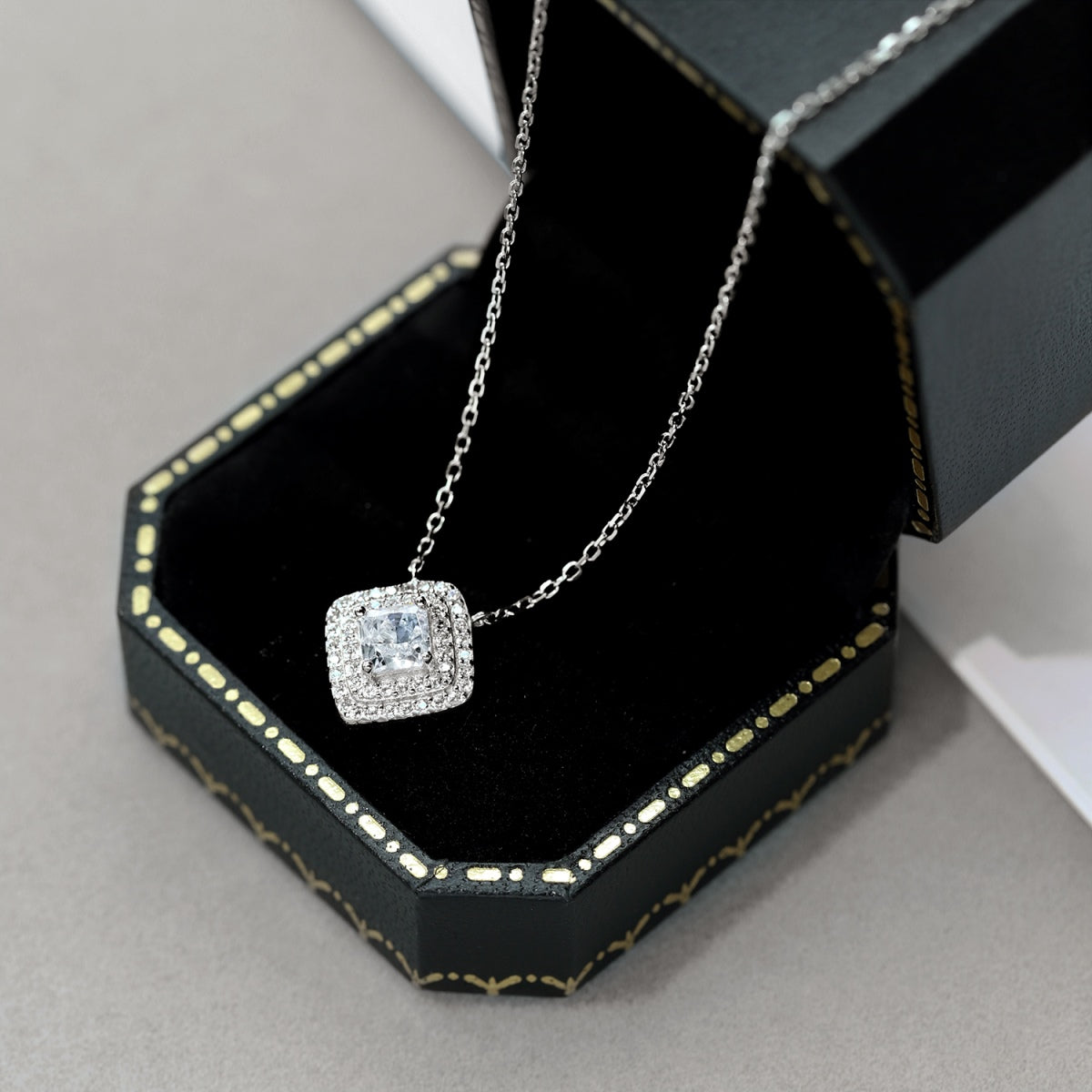 [RAFFINE]Sparkling Asscher Cut Necklace