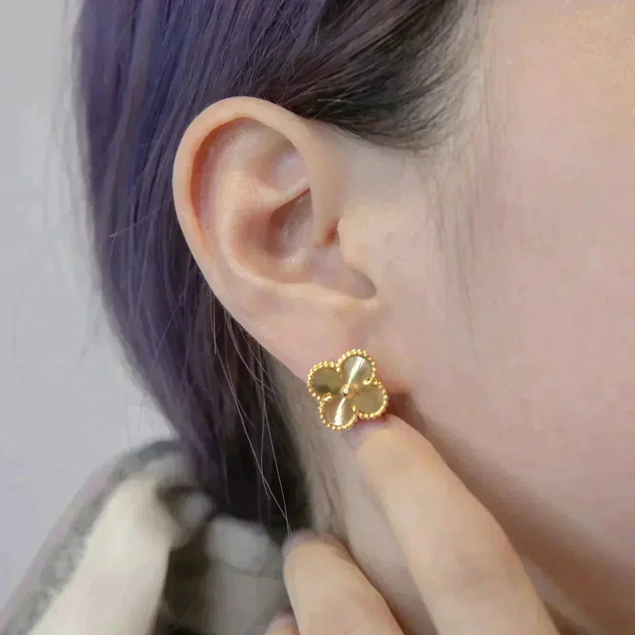 [RAFFINE]CLOVER MEDIUM 1 MOTIFS LASER EARRINGS