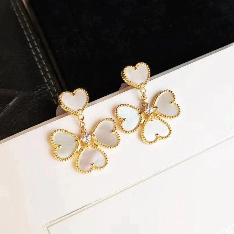 [RAFFINE]CLOVER SWEET WHITE MOP EARRINGS
