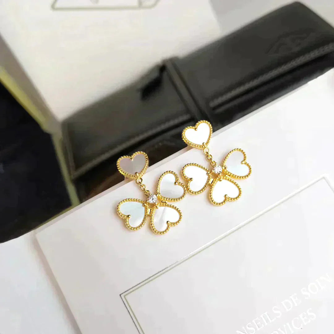 [RAFFINE]CLOVER SWEET WHITE MOP EARRINGS