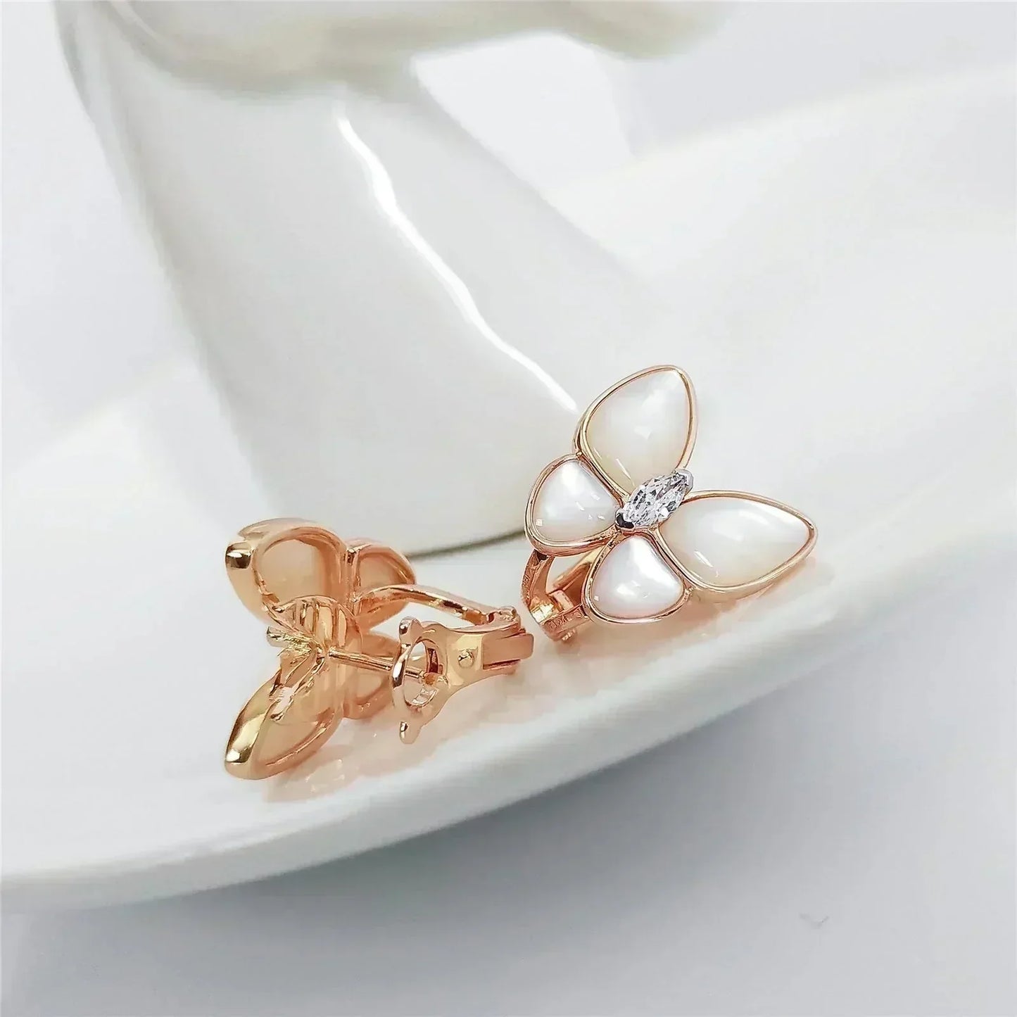 [RAFFINE]BUTTERFLY MOP DIAMOND EARRINGS