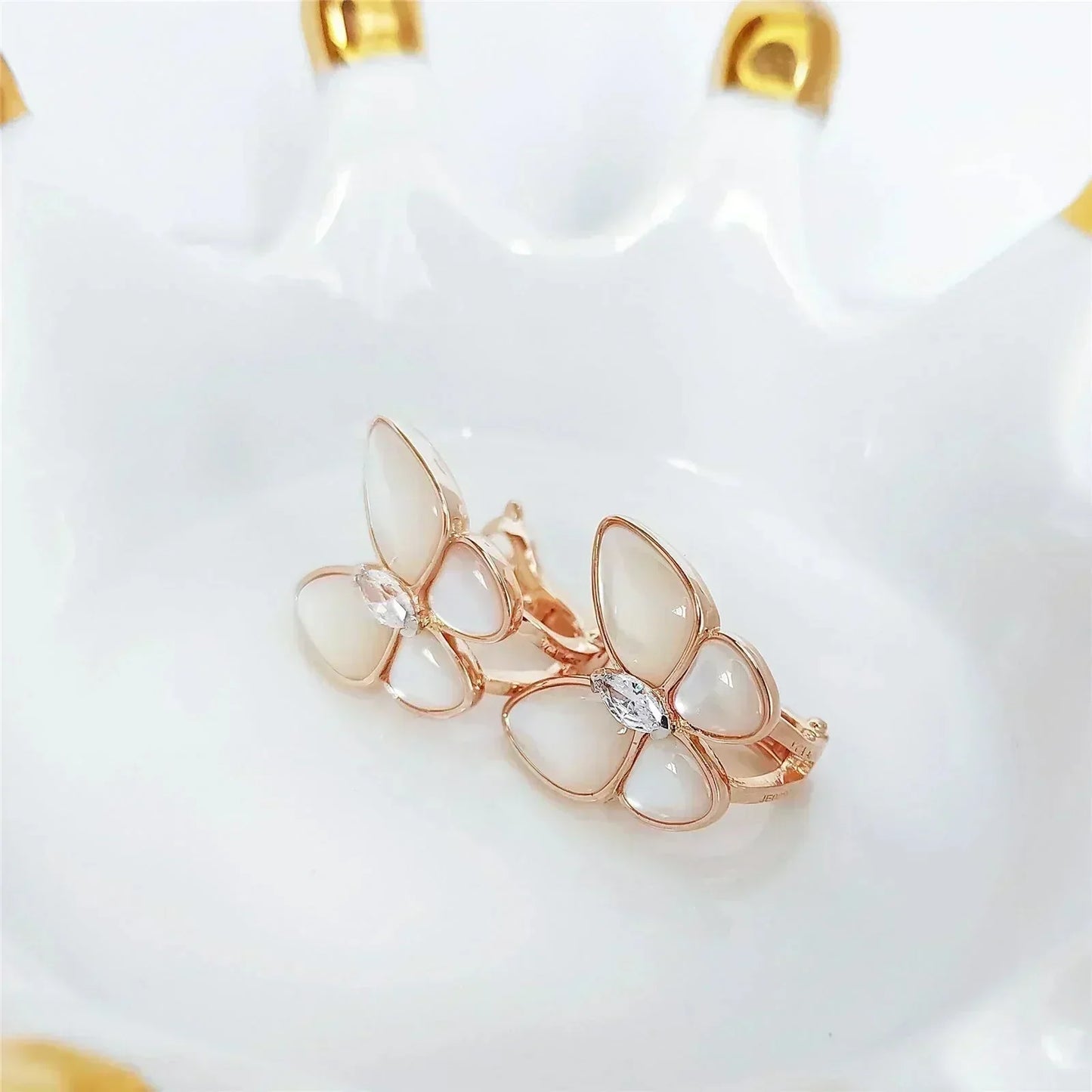 [RAFFINE]BUTTERFLY MOP DIAMOND EARRINGS