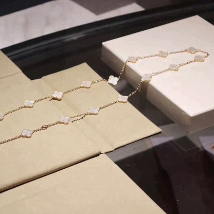 [RAFFINE]CLOVER 20 MOTIFS WHITE MOP NECKLACE