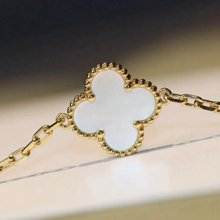 [RAFFINE]CLOVER 20 MOTIFS WHITE MOP NECKLACE