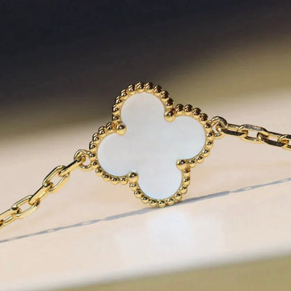 [RAFFINE]CLOVER 20 MOTIFS WHITE MOP NECKLACE