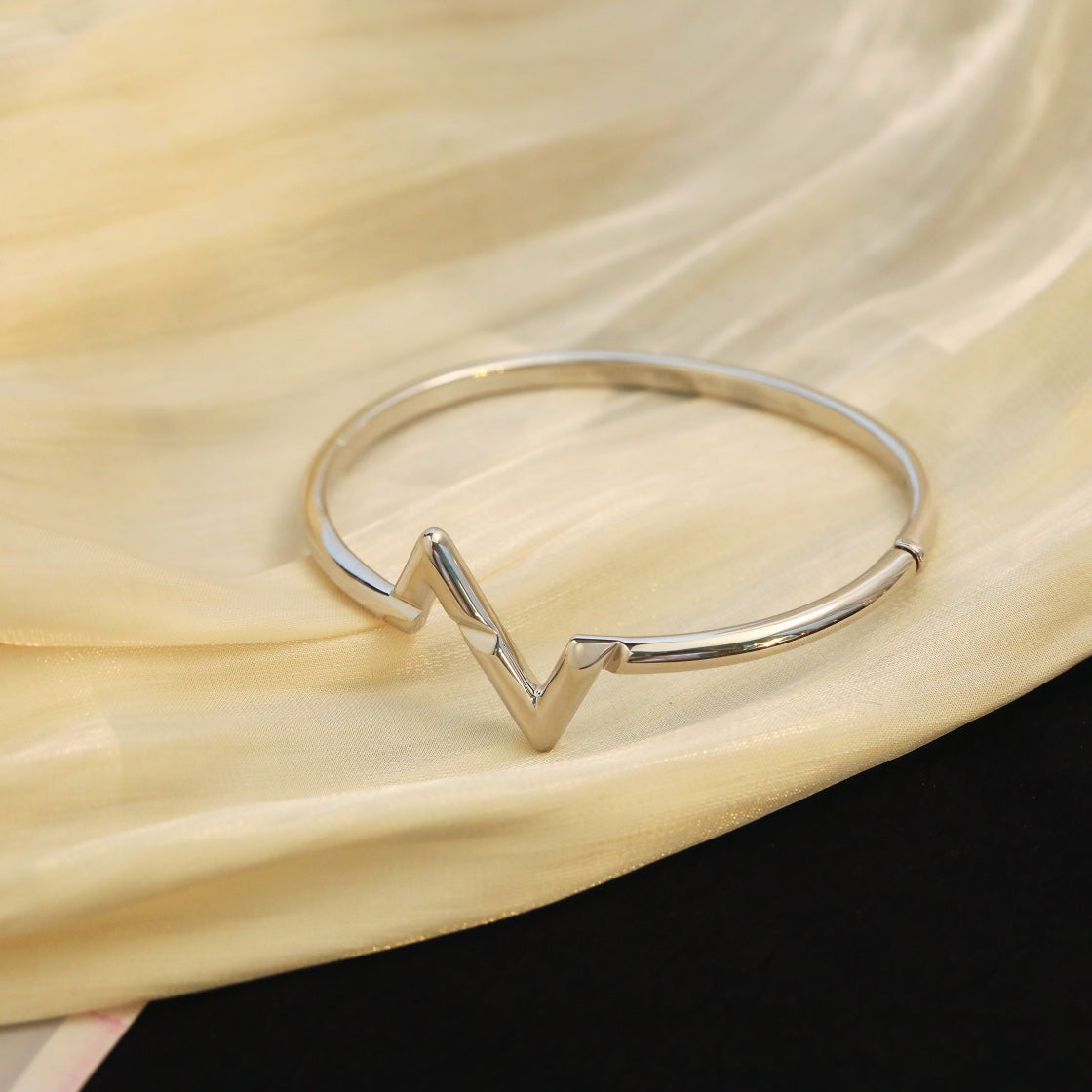 [RAFFINE]VOLTE UPSITE DOWN BRACELET