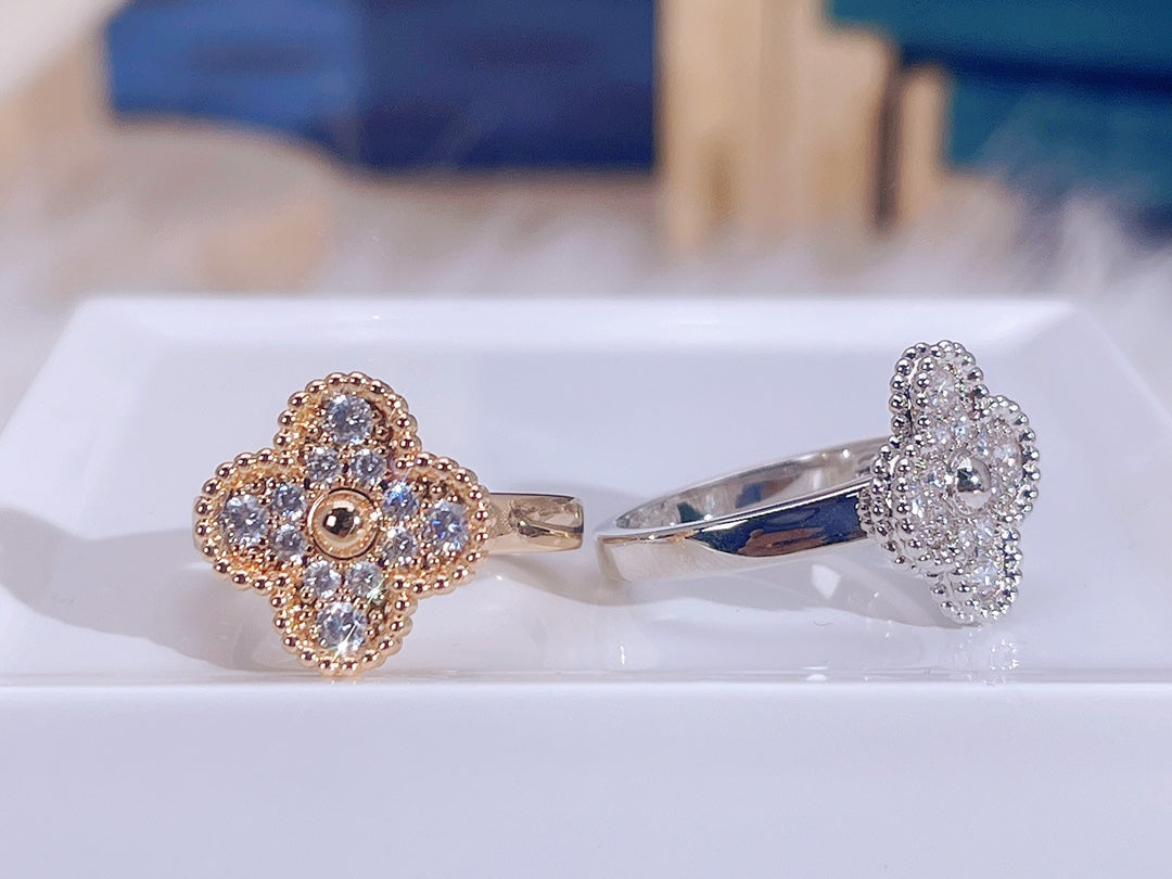 [RAFFINE]CLOVER DIAMOND RING