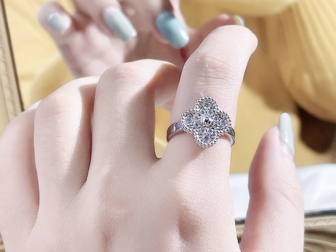 [RAFFINE]CLOVER DIAMOND RING