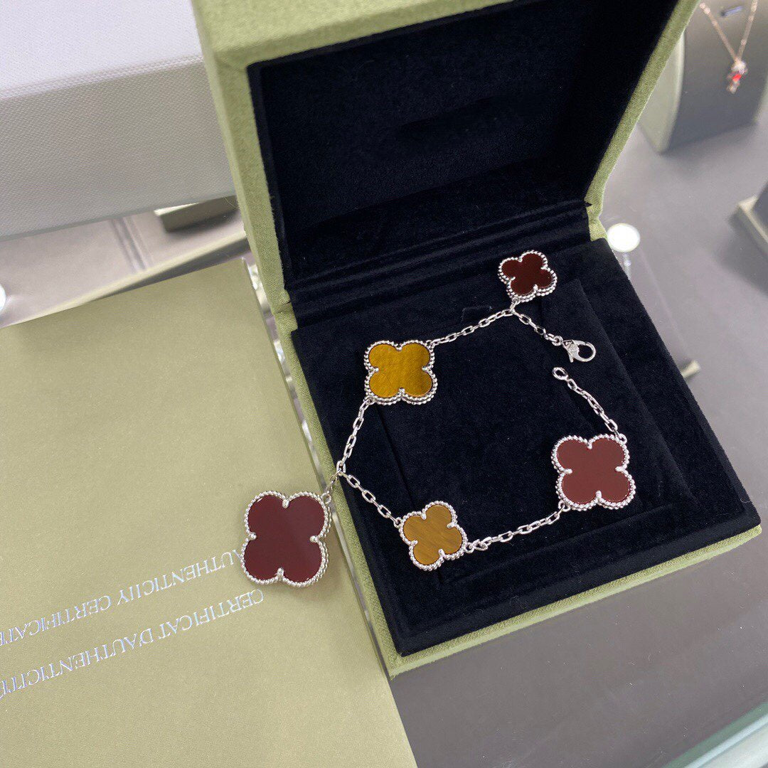 [RAFFINE]CLOVER 5 MOTIFS SIVLER CARNELIAN TIGER EYE BRACELET