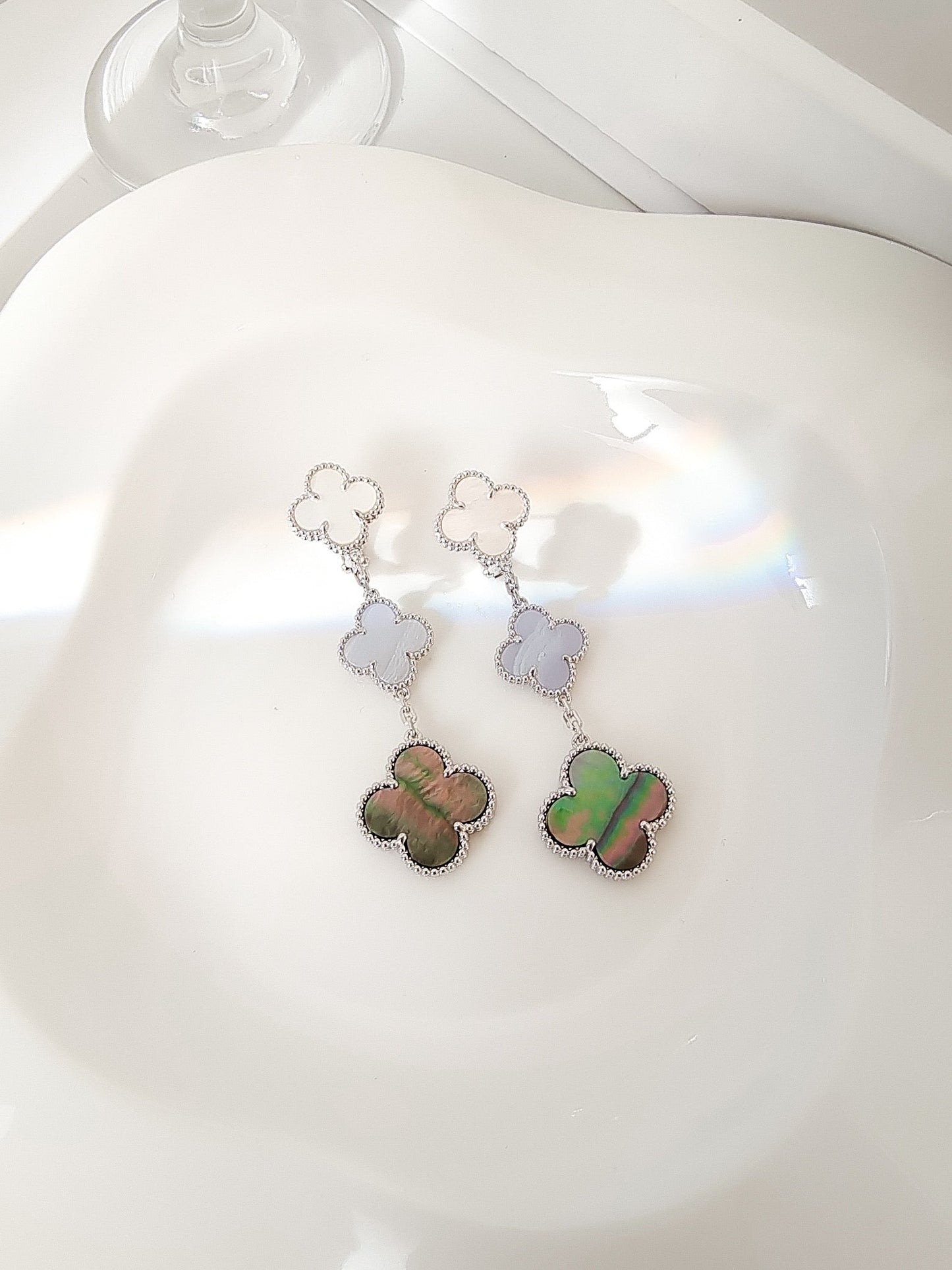 [RAFFINE]CLOVER 3 MOTIFS CHALCEDONY DARK MOP SILVER EARRINGS