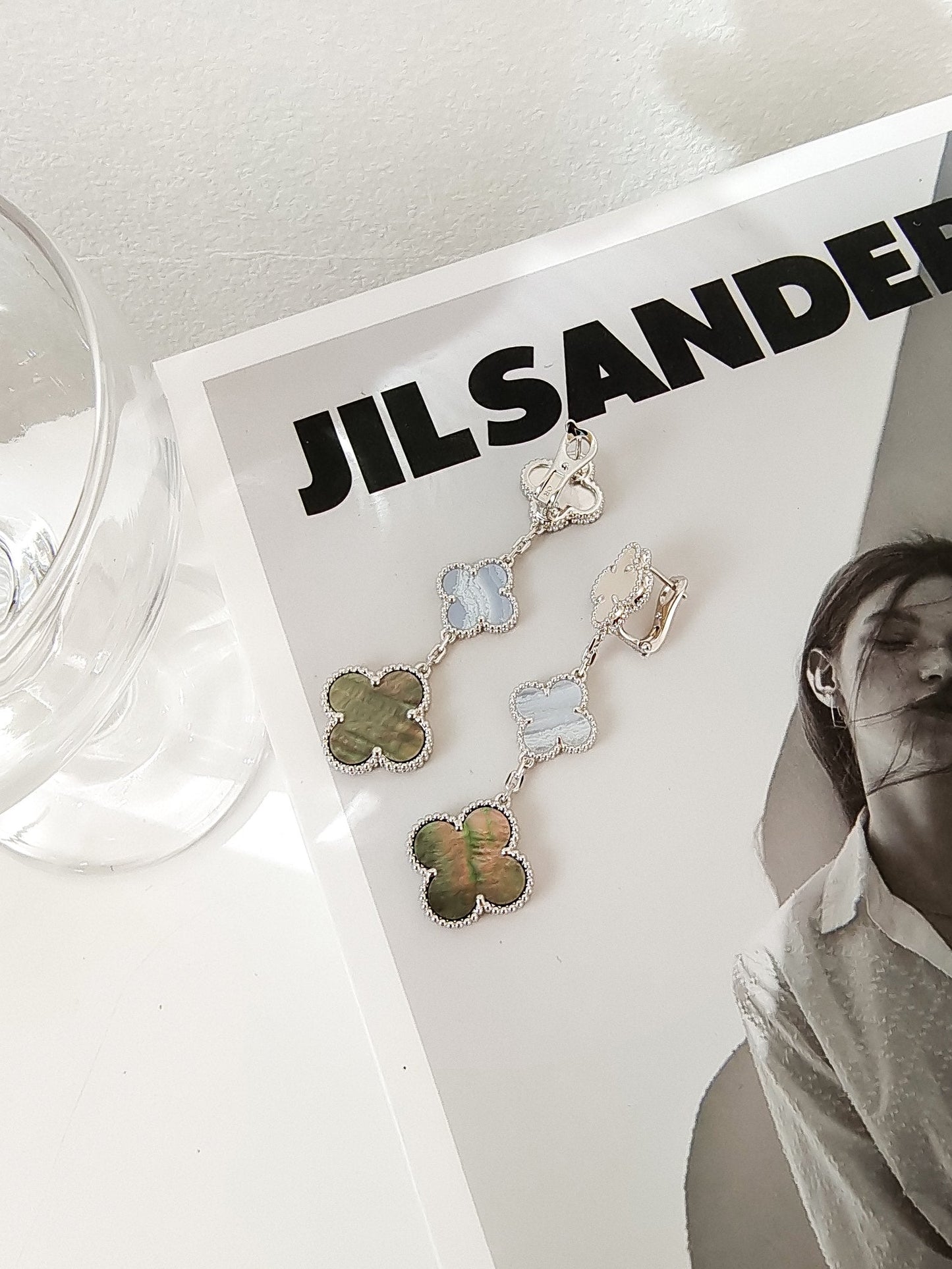 [RAFFINE]CLOVER 3 MOTIFS CHALCEDONY DARK MOP SILVER EARRINGS