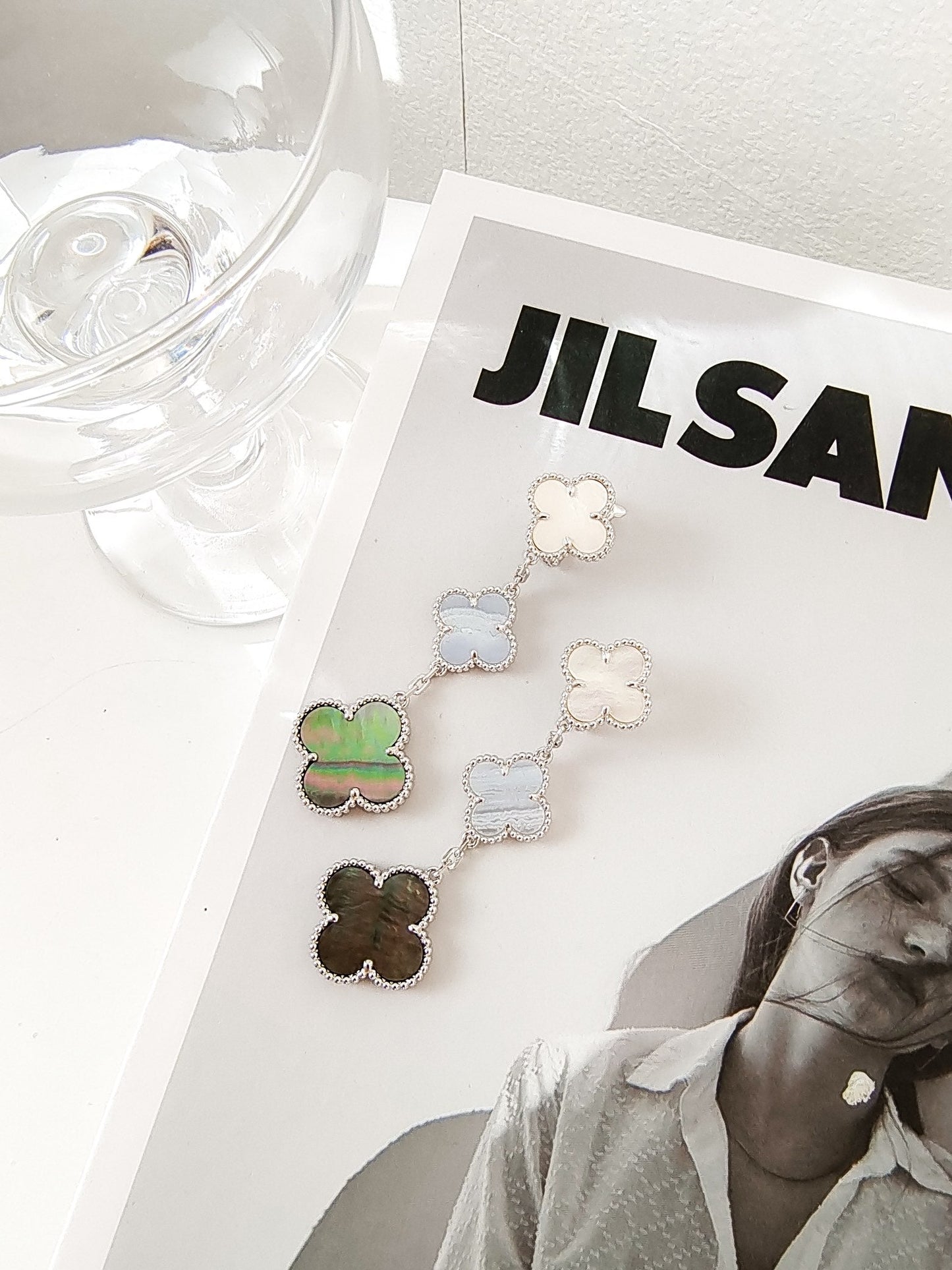 [RAFFINE]CLOVER 3 MOTIFS CHALCEDONY DARK MOP SILVER EARRINGS