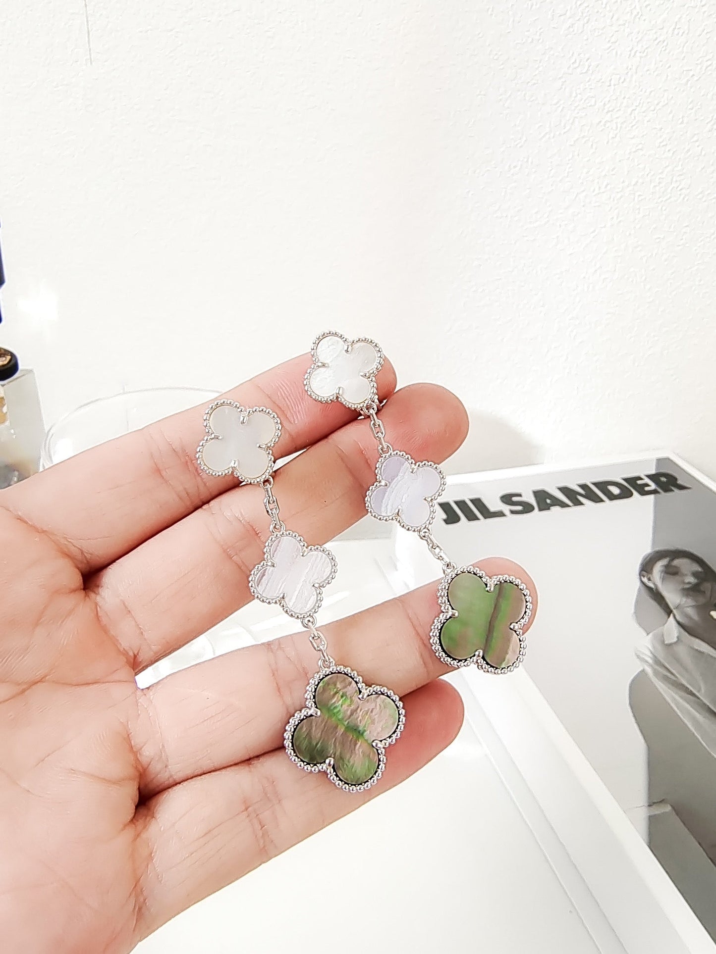 [RAFFINE]CLOVER 3 MOTIFS CHALCEDONY DARK MOP SILVER EARRINGS
