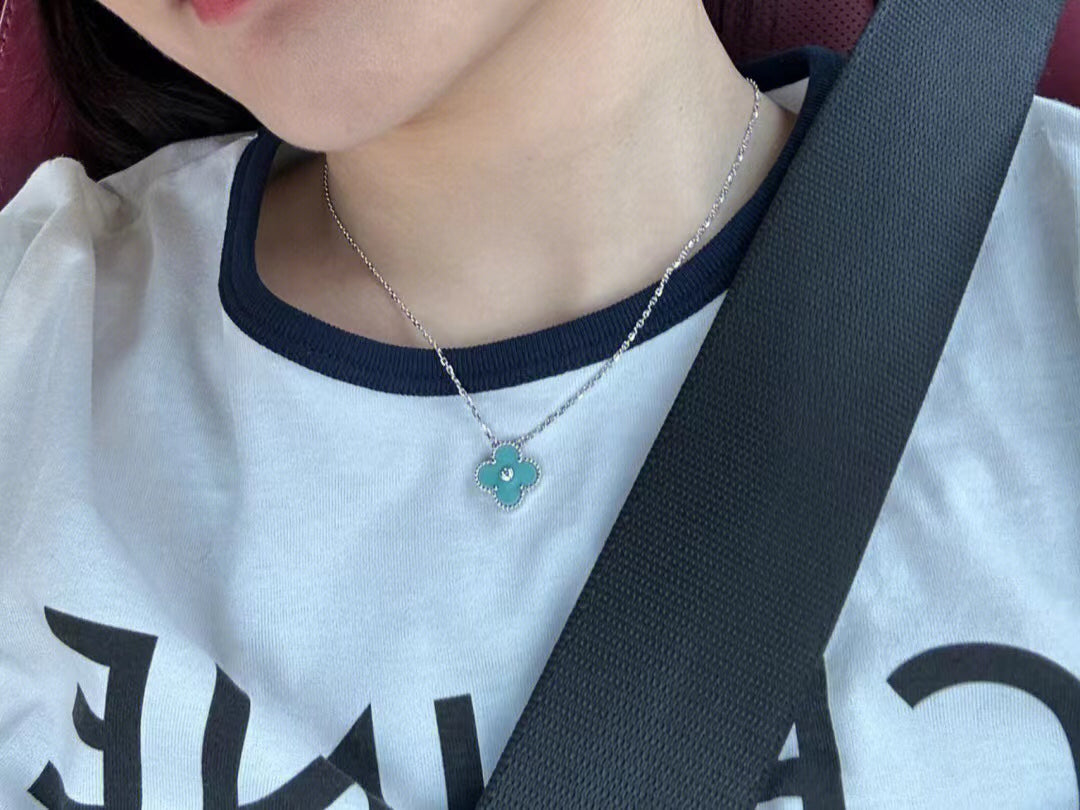 [RAFFINE]CLOVER 1 DIAMOND LIGHT BLUE SILVER NECKLACE