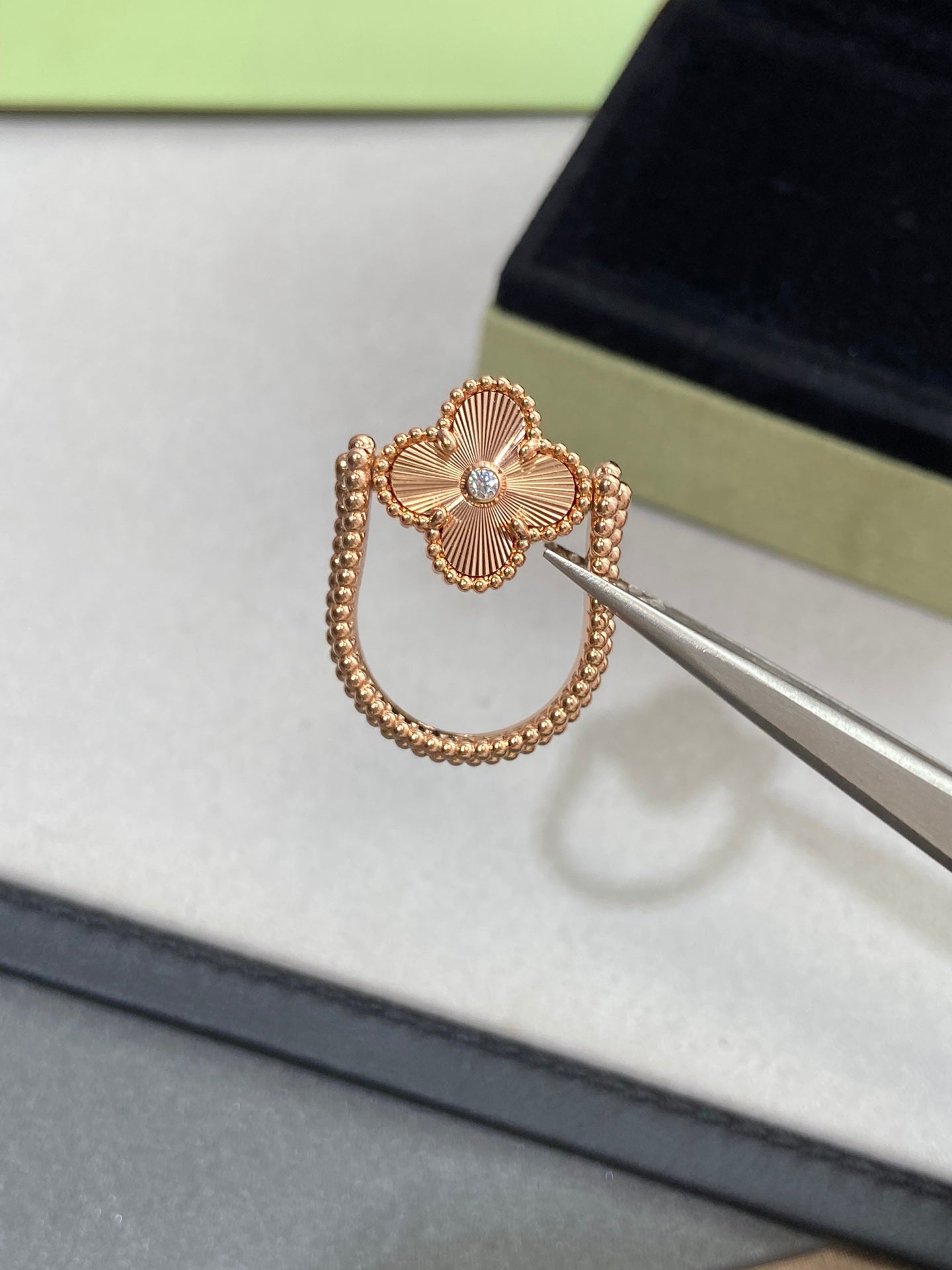 [RAFFINE]CLOVER RIVERSIBLE PINK GOLD RING