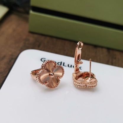 [RAFFINE]CLOVER MEDIUM STUD EARRINGS