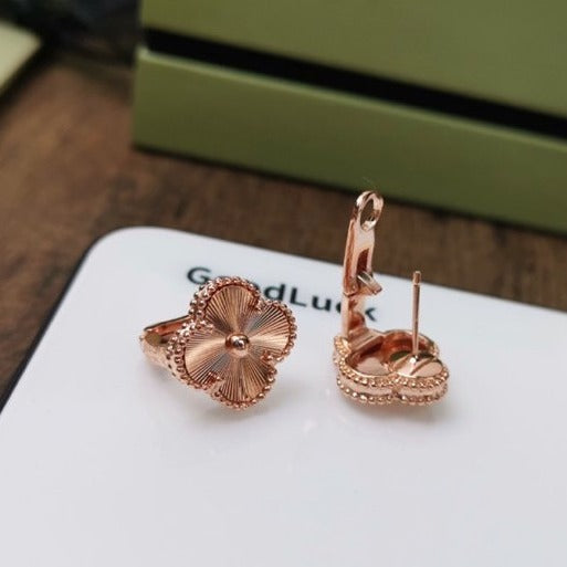 [RAFFINE]CLOVER MEDIUM STUD EARRINGS