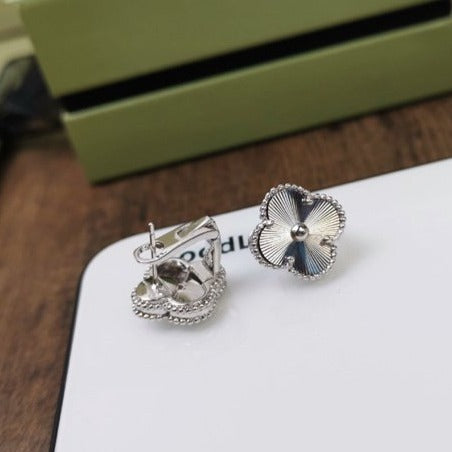 [RAFFINE]CLOVER MEDIUM STUD EARRINGS