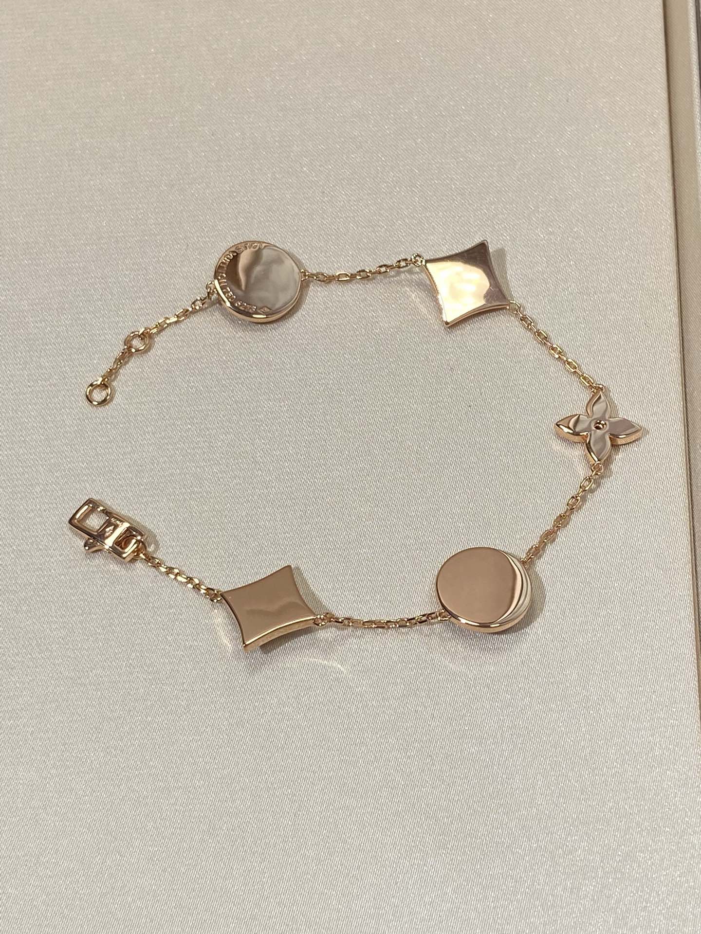 [RAFFINE]STAR AND SUN 5 MOTIF MOP PINK GOLD BRACELET