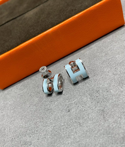 [RAFFINE]POP H SKY BLUE STUD EARRINGS