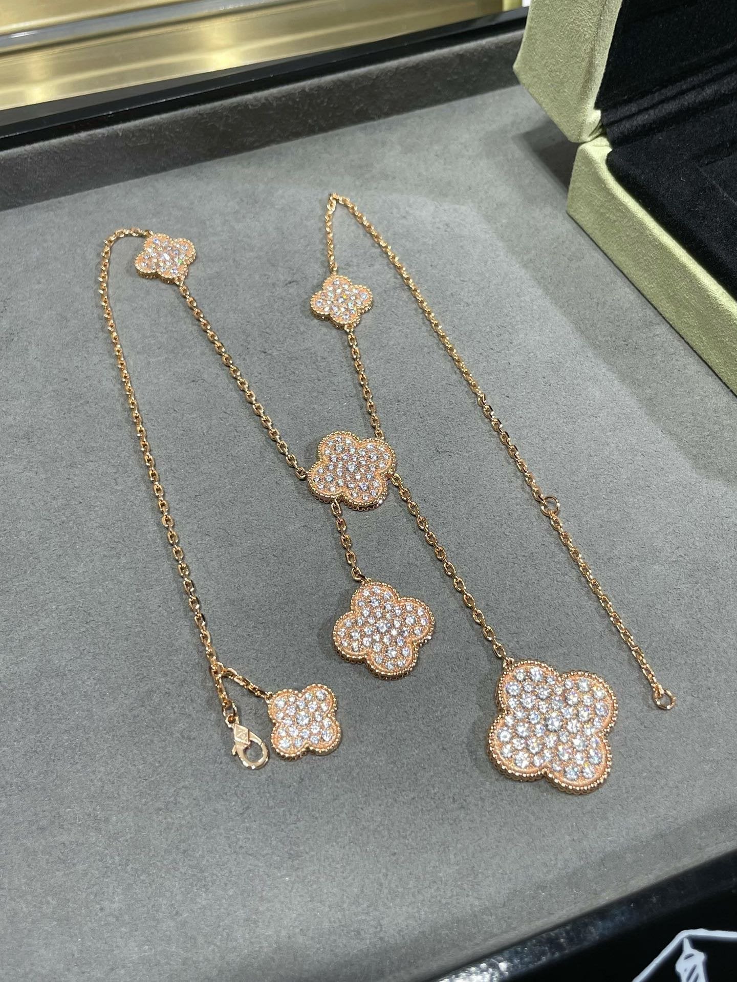 [RAFFINE]CLOVER 6 MOTIF DIAMOND PAVED NECKLACE