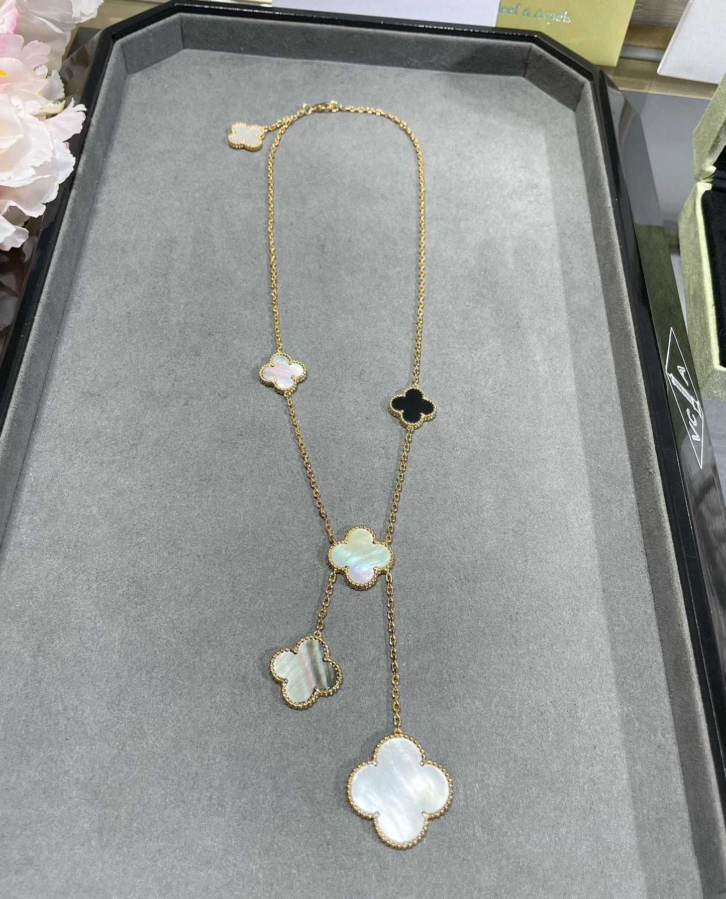 [RAFFINE]CLOVER 6 MOTIF MOP ONYX GOLD NECKLACE