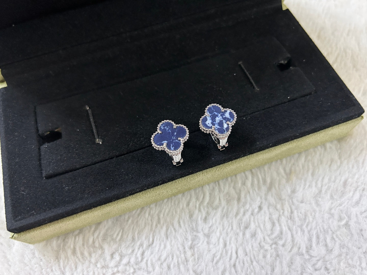 [RAFFINE]CLOVER PIETERSITE MEDIUM STUD EARRINGS
