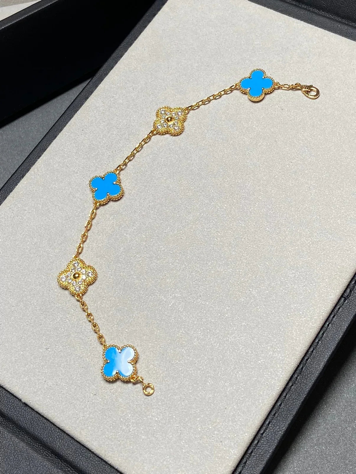[RAFFINE] CLOVER 5 MOTIF BLUE AGATE BRACELET COLLECTION