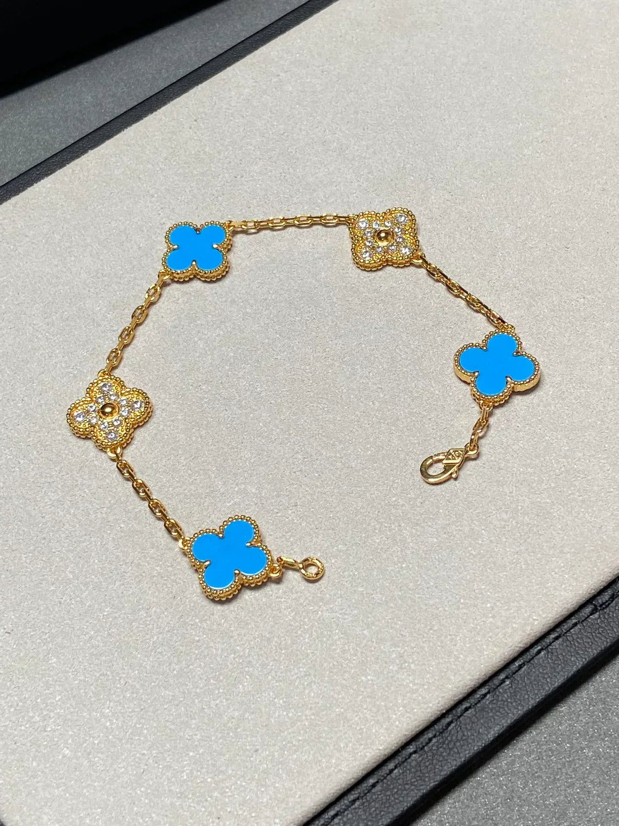 [RAFFINE] CLOVER 5 MOTIF BLUE AGATE BRACELET COLLECTION